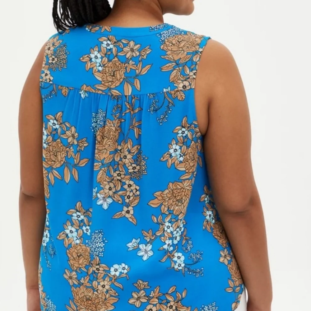 Torrid Crepe Tie-Front Button-Up Top - Picture 2 of 2